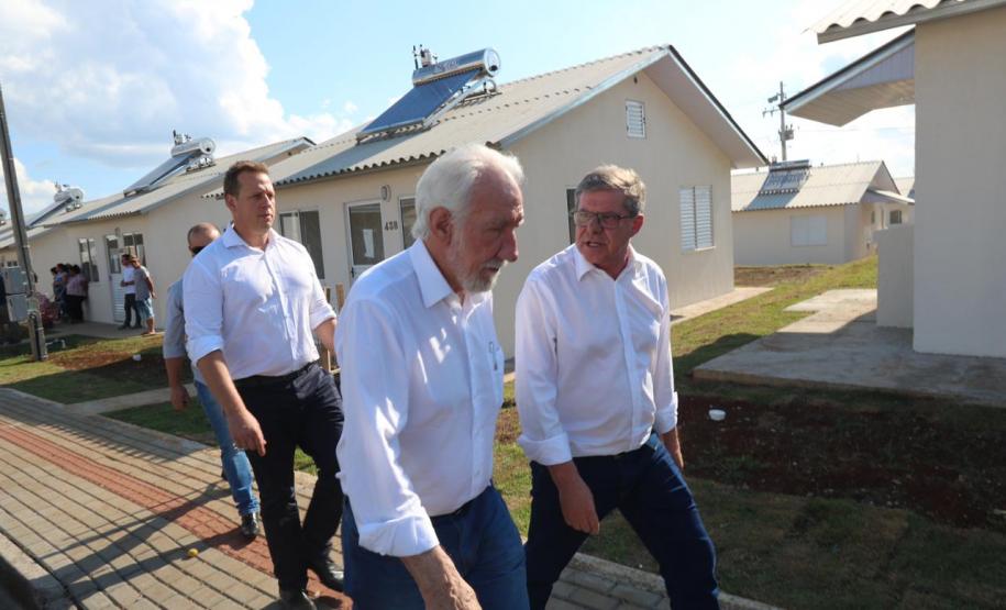 Em Palmas, 75 famílias recebem as chaves da casa própria