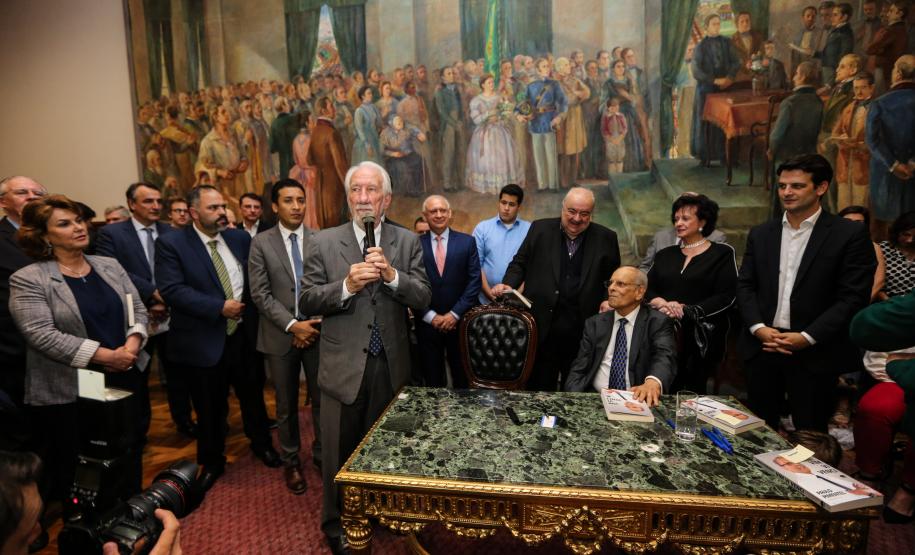 Paulo Pimentel recebe homenagem de universidades estaduais