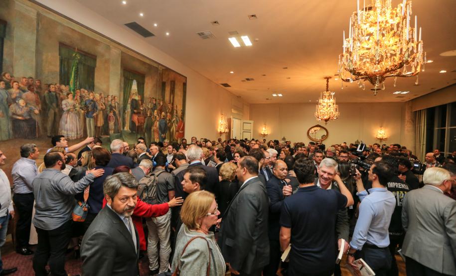 Paulo Pimentel recebe homenagem de universidades estaduais