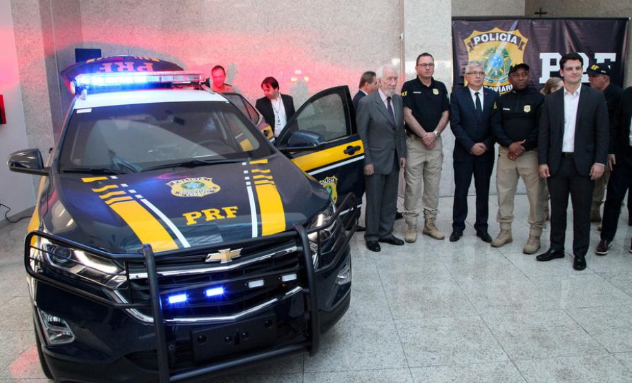 Entrega de viaturas para a PRF