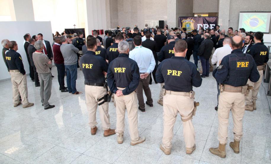 Entrega de viaturas para a PRF