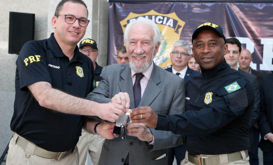 Entrega de viaturas para a PRF