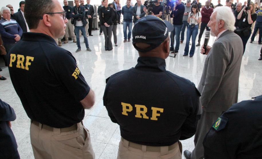 Entrega de viaturas para a PRF