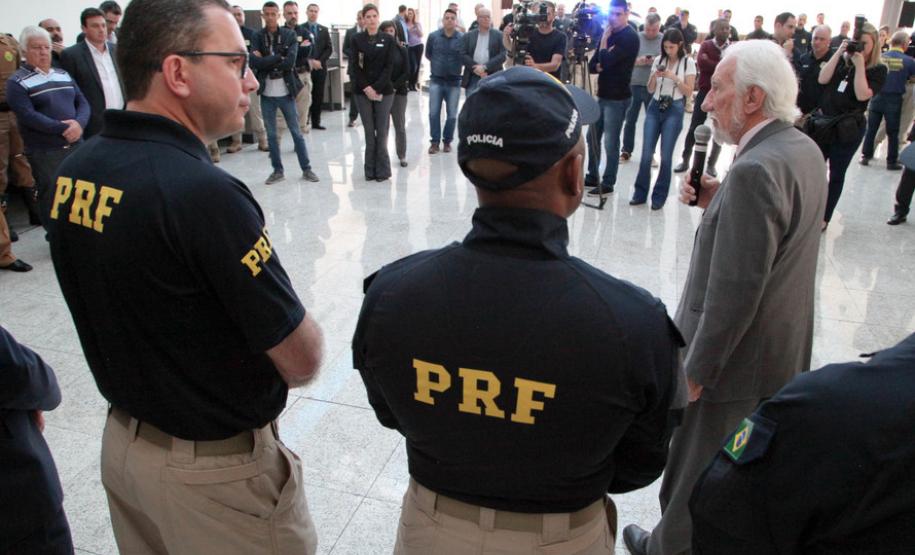 Entrega de viaturas para a PRF