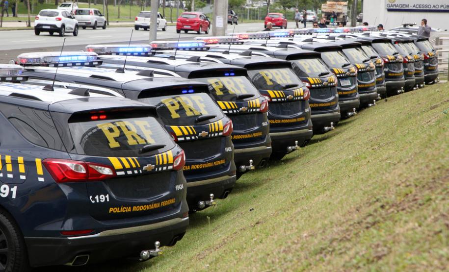 Entrega de viaturas para a PRF