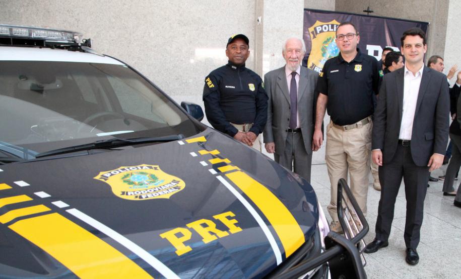 Entrega de viaturas para a PRF