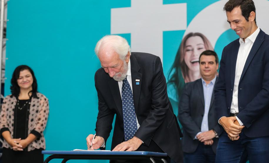 Estado autoriza pagamento extra de R$ 20 milhões às escolas