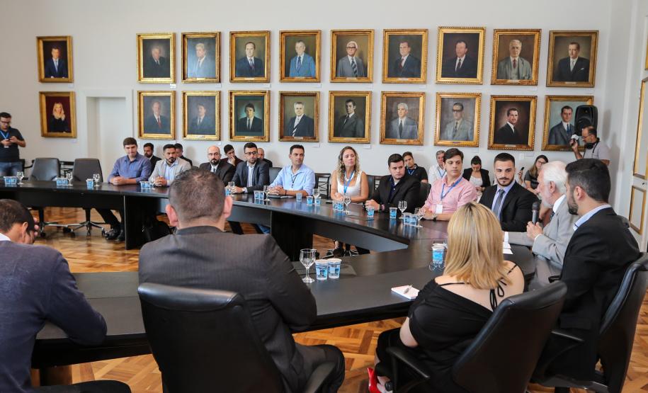 Governo do Paraná amplia diálogo com a juventude