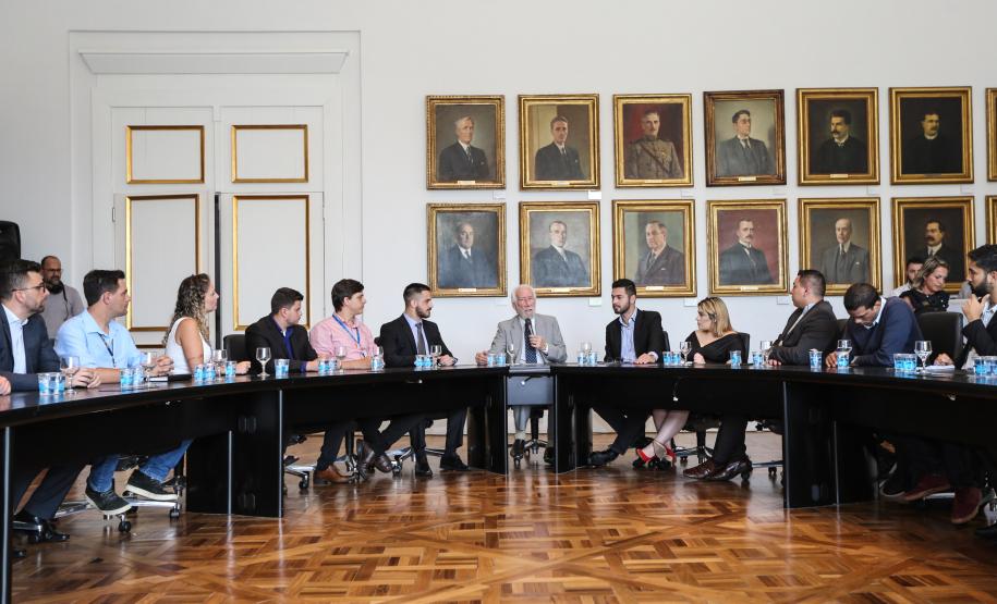 Governo do Paraná amplia diálogo com a juventude