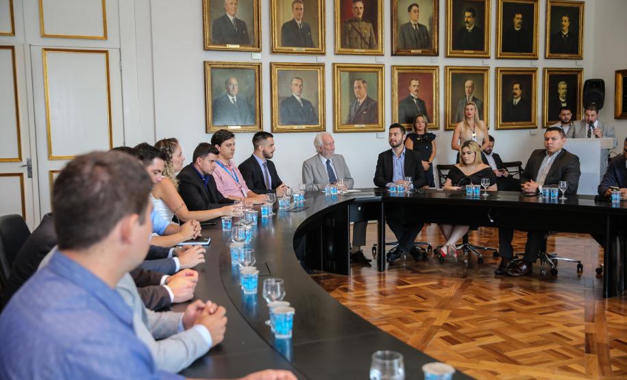 Governo do Paraná amplia diálogo com a juventude