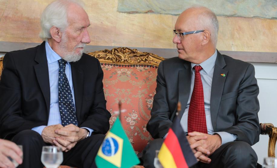 Paraná recebe embaixadores de 22 países e reforça relações internacionais