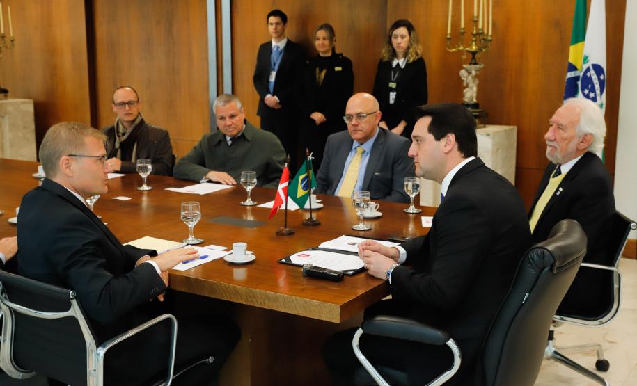 Paraná recebe embaixadores de 22 países e reforça relações internacionais