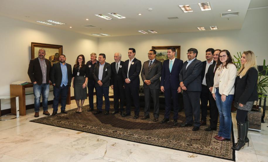 Escola na Ilha das Cobras vai capacitar moradores do Litoral