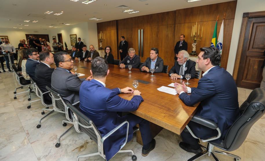 Escola na Ilha das Cobras vai capacitar moradores do Litoral