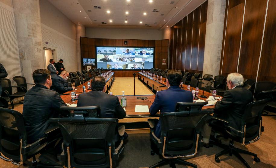 Governo discute retomada econômica com setor madeireiro