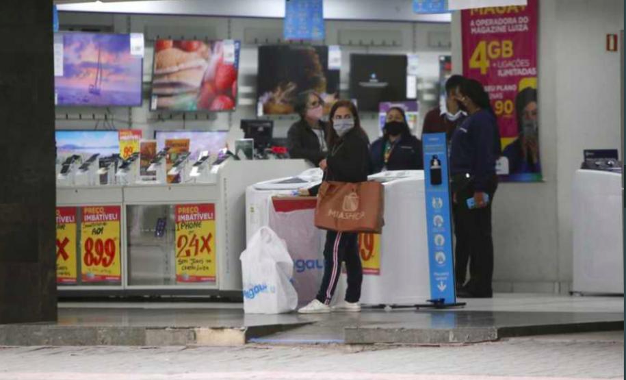 Vendas no comércio paranaense crescem em junho