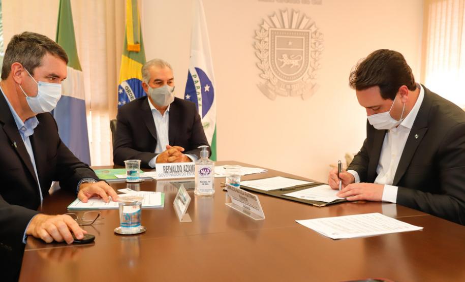 Paraná e Mato Grosso do Sul firmam acordo para ampliar malha ferroviária