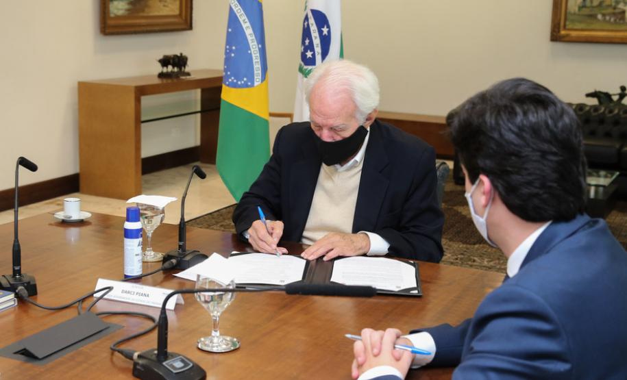 Paraná e Mato Grosso do Sul firmam acordo para ampliar malha ferroviária