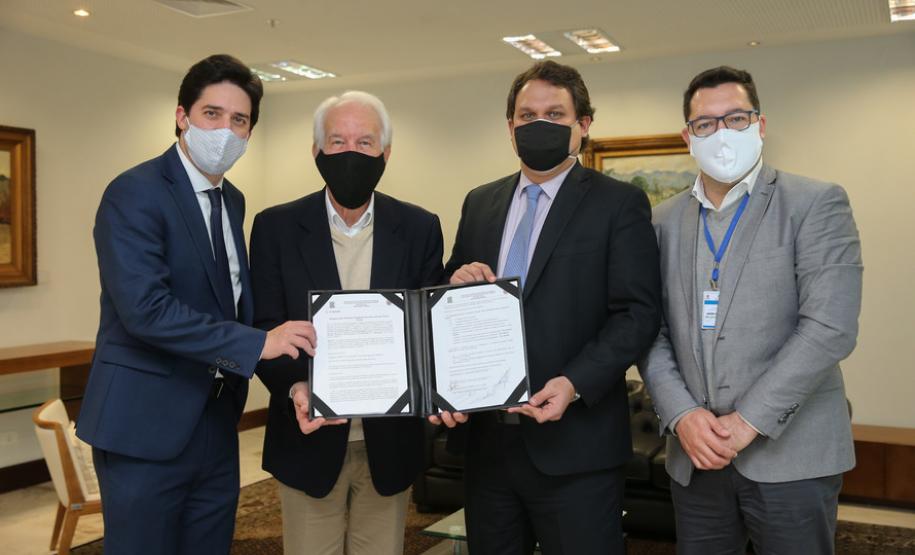 Paraná e Mato Grosso do Sul firmam acordo para ampliar malha ferroviária