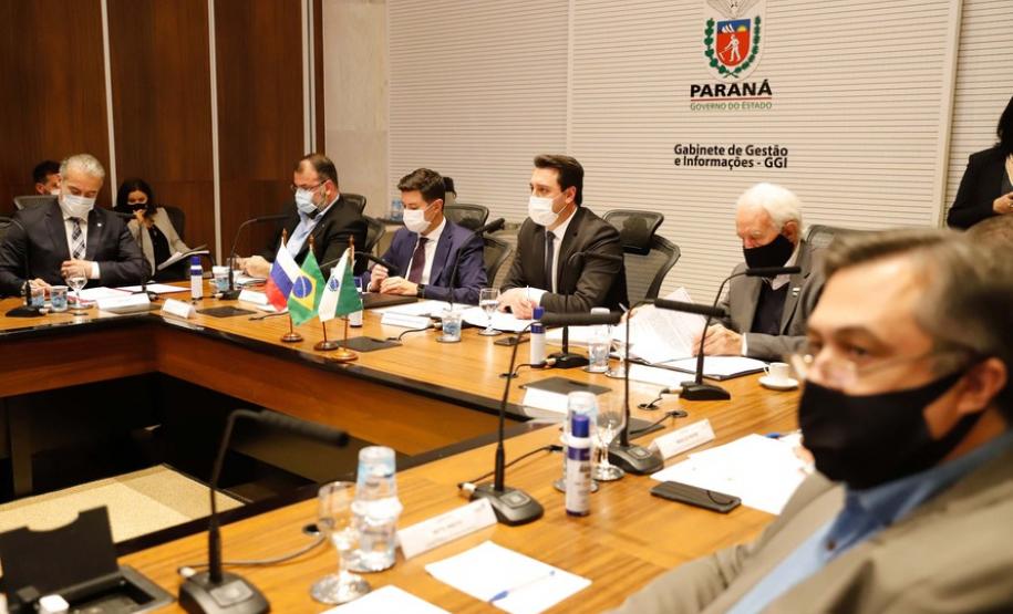 Governo do Paraná assina memorando técnico com a Rússia para estudar vacina