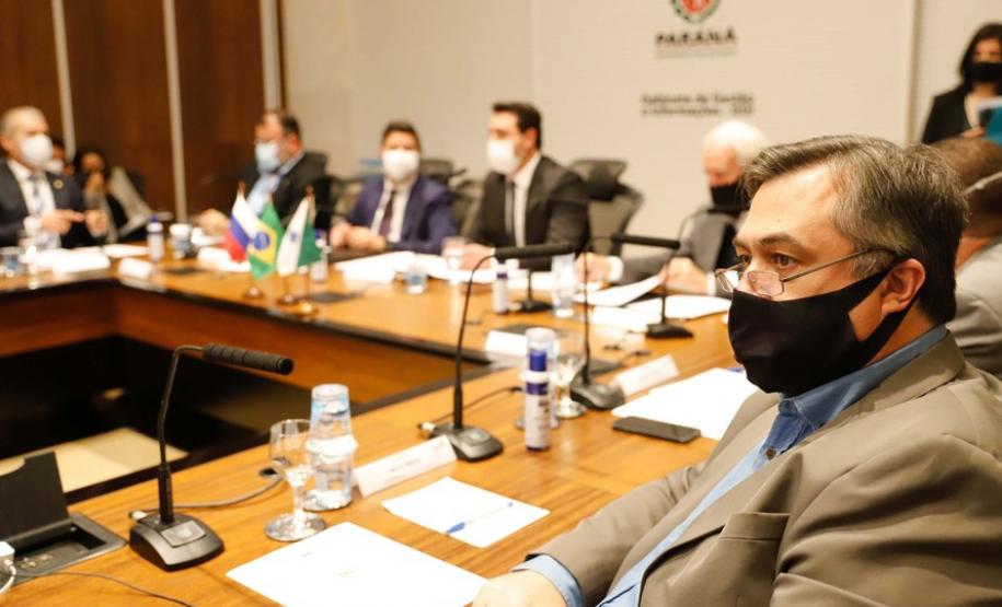 Governo do Paraná assina memorando técnico com a Rússia para estudar vacina