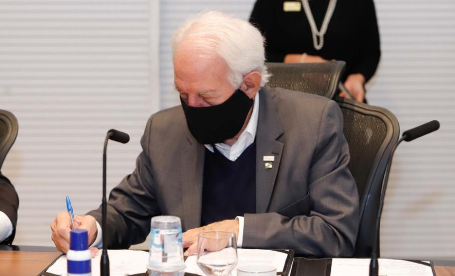 Governo do Paraná assina memorando técnico com a Rússia para estudar vacina