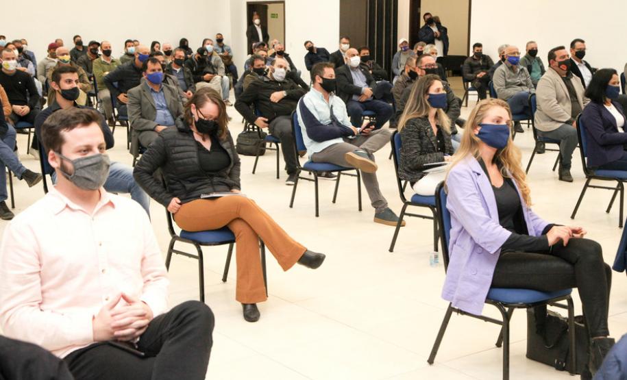 Governo e sociedade debatem obras na orla de Matinhos