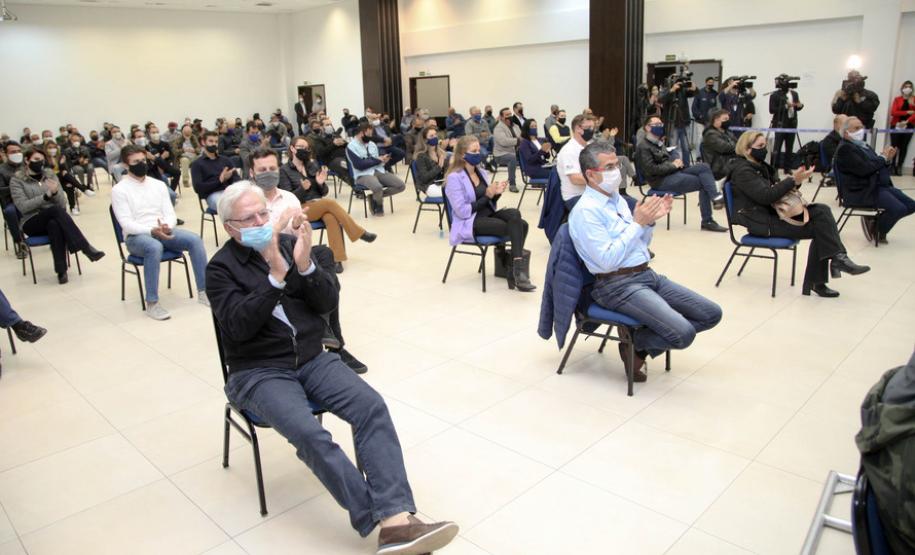 Governo e sociedade debatem obras na orla de Matinhos