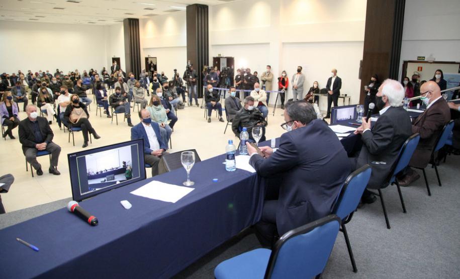 Governo e sociedade debatem obras na orla de Matinhos