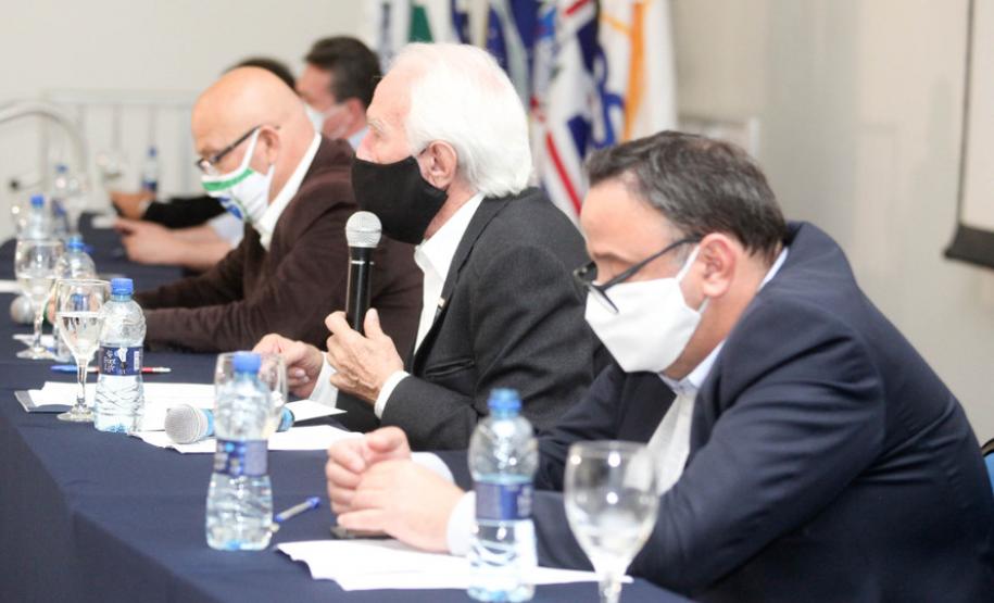 Governo e sociedade debatem obras na orla de Matinhos