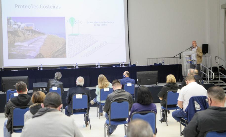 Governo e sociedade debatem obras na orla de Matinhos
