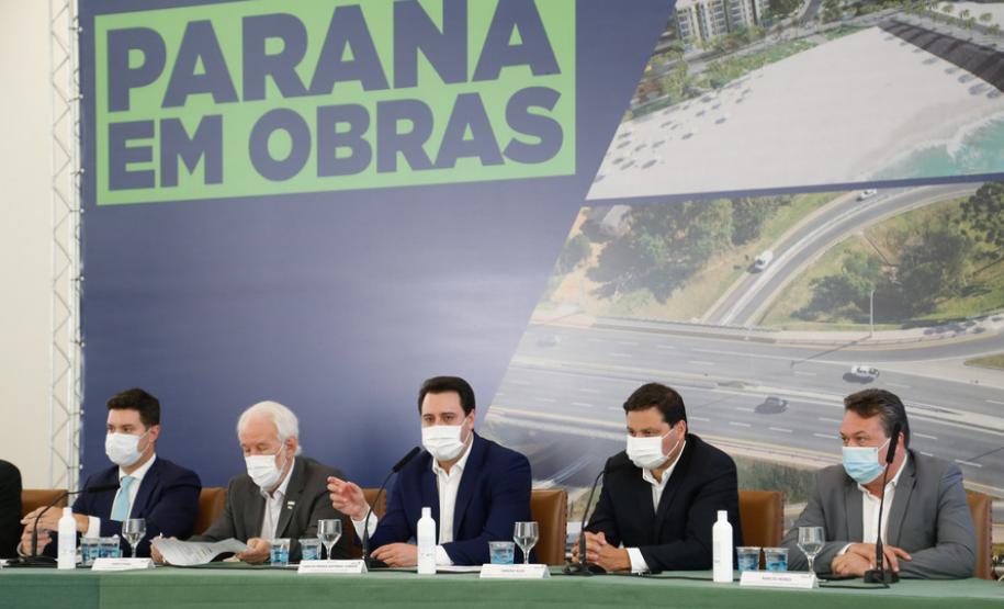 Governador anuncia programa de R$ 4 bilhões em obras de infraestrutura