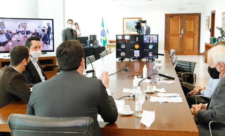 Governo e Klabin discutem reforma de colégio em Telêmaco Borba