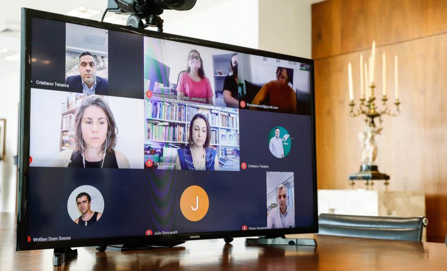 Governo e Klabin discutem reforma de colégio em Telêmaco Borba