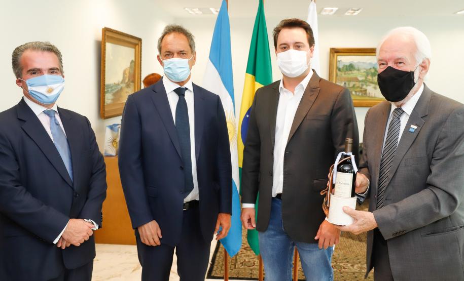 Governador apresenta corredor bioceânico a embaixador da Argentina