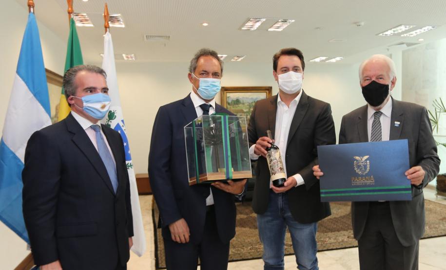 Governador apresenta corredor bioceânico a embaixador da Argentina