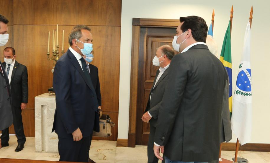 Governador apresenta corredor bioceânico a embaixador da Argentina