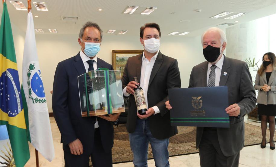 Governador apresenta corredor bioceânico a embaixador da Argentina