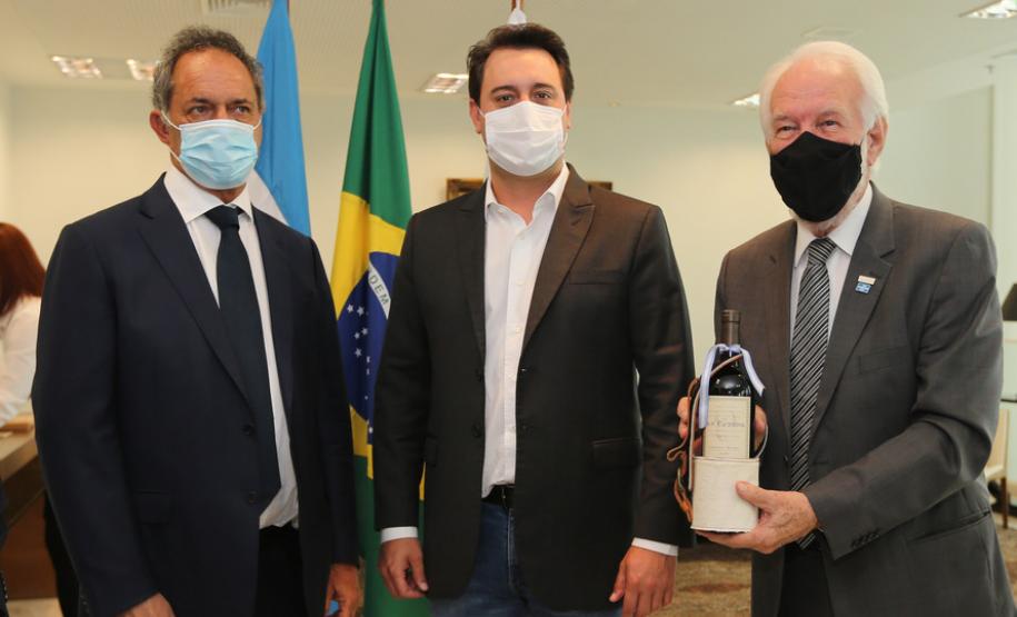Governador apresenta corredor bioceânico a embaixador da Argentina