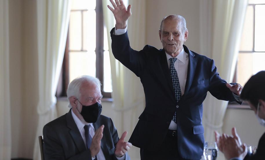 Vice-governador participa de homenagem a Paulo Pimentel