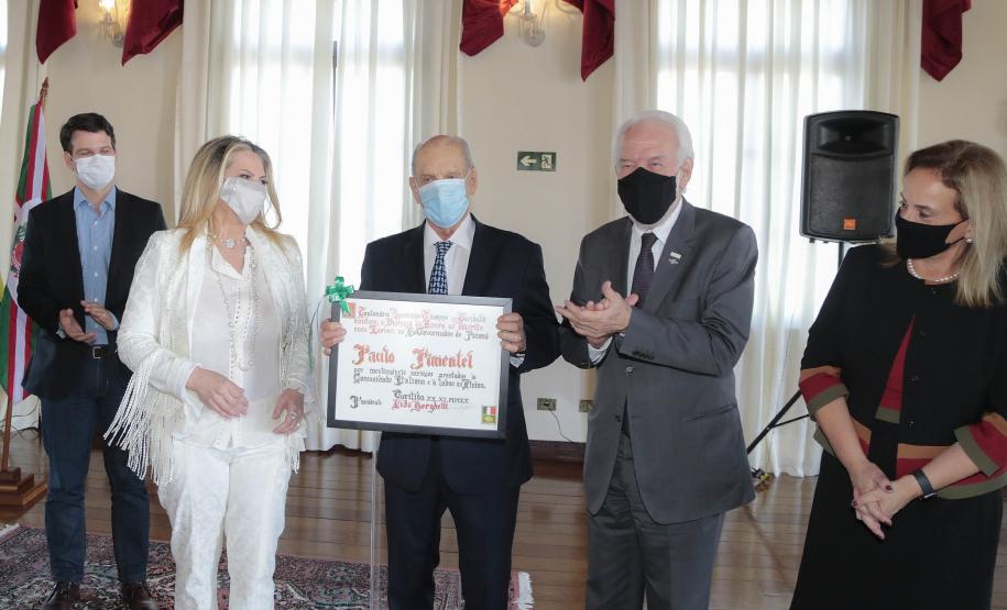 Vice-governador participa de homenagem a Paulo Pimentel