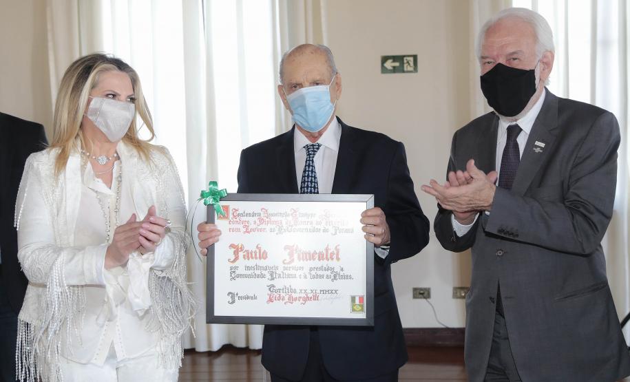 Vice-governador participa de homenagem a Paulo Pimentel