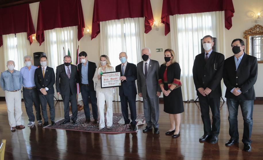 Vice-governador participa de homenagem a Paulo Pimentel