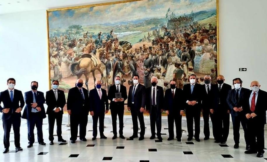 Ministro Dias Toffoli recebe homenagem do TJ