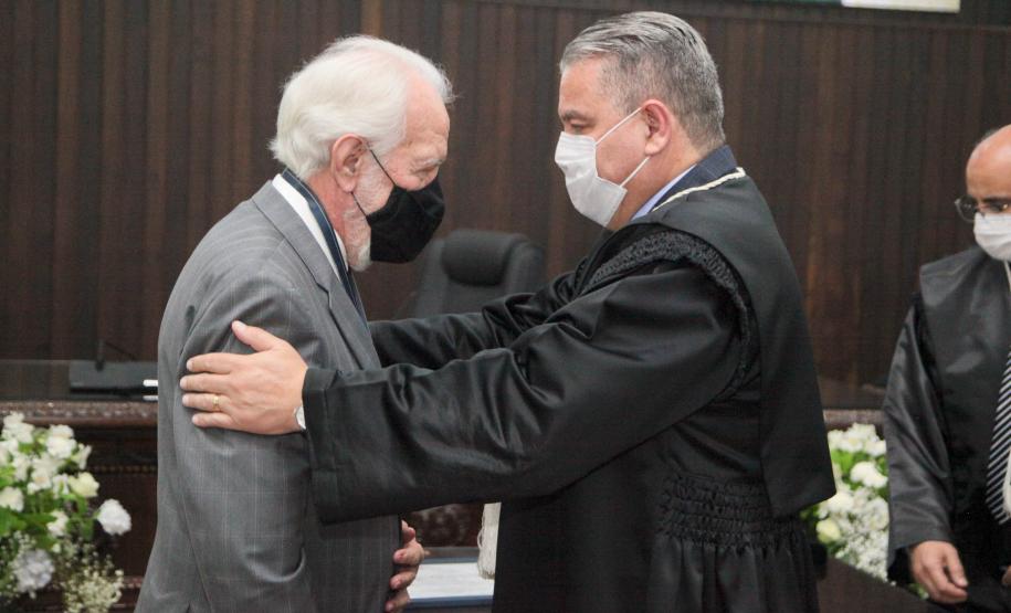 Darci Piana é agraciado com medalha “Distinção Judiciária” do TJPR