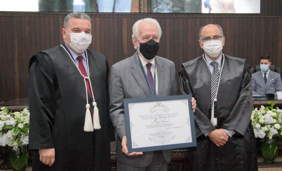 Darci Piana é agraciado com medalha “Distinção Judiciária” do TJPR