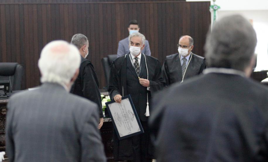 Darci Piana é agraciado com medalha “Distinção Judiciária” do TJPR