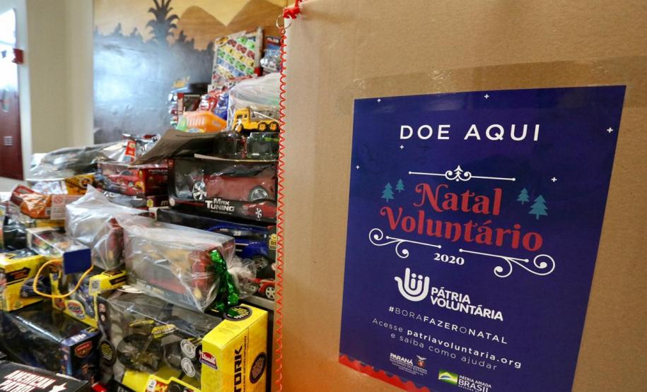 Natal Voluntário arrecada brinquedos e alimentos para instituições