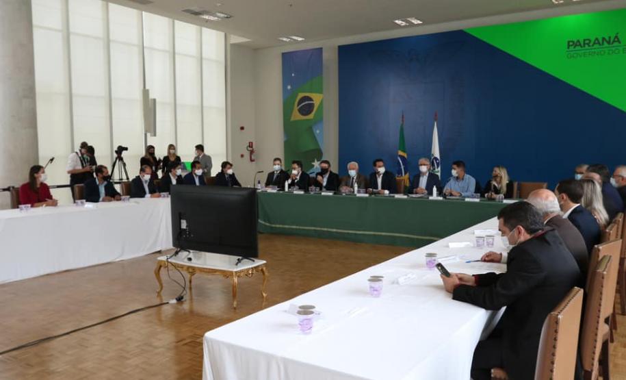 No lançamento, Banco do Agricultor Paranaense formaliza primeiros financiamentos