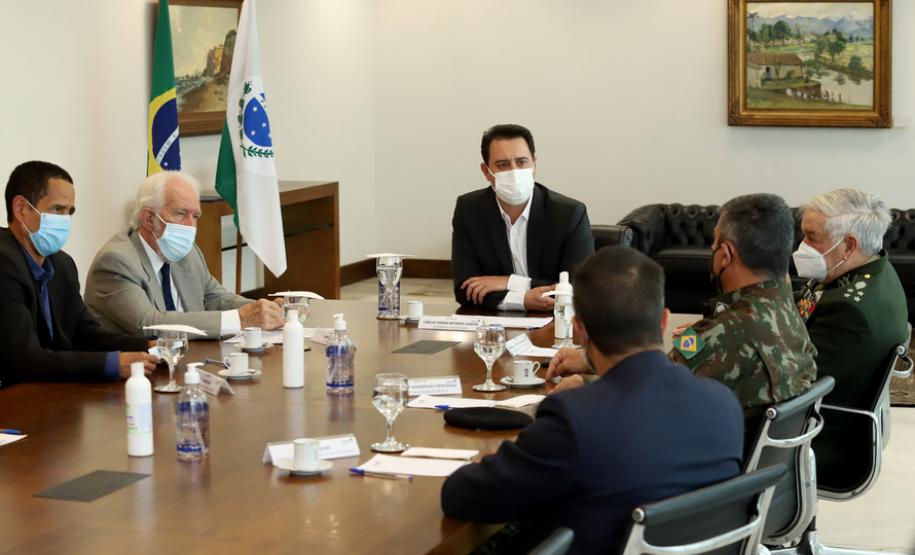 Governador apresenta ao presidente do Superior Tribunal Militar projeto da ESA em Ponta Grossa